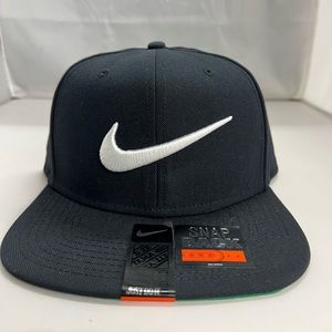Nike Adult Unisex Adjustable Flatbill/Cap/Hat (Black/White)